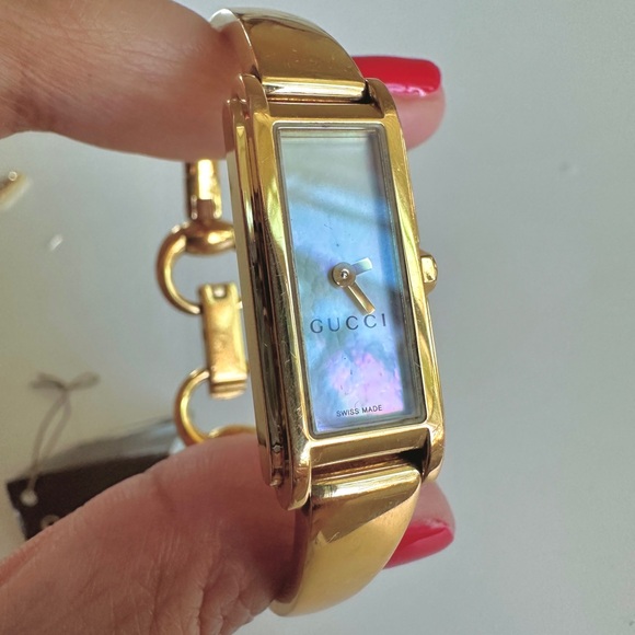 GUCCI WATCH 18K GOLD PLATED/ MOTHER OF PEARL HORSE BIT STYLE LINKS & TAG NO BOX - Picture 4 of 9